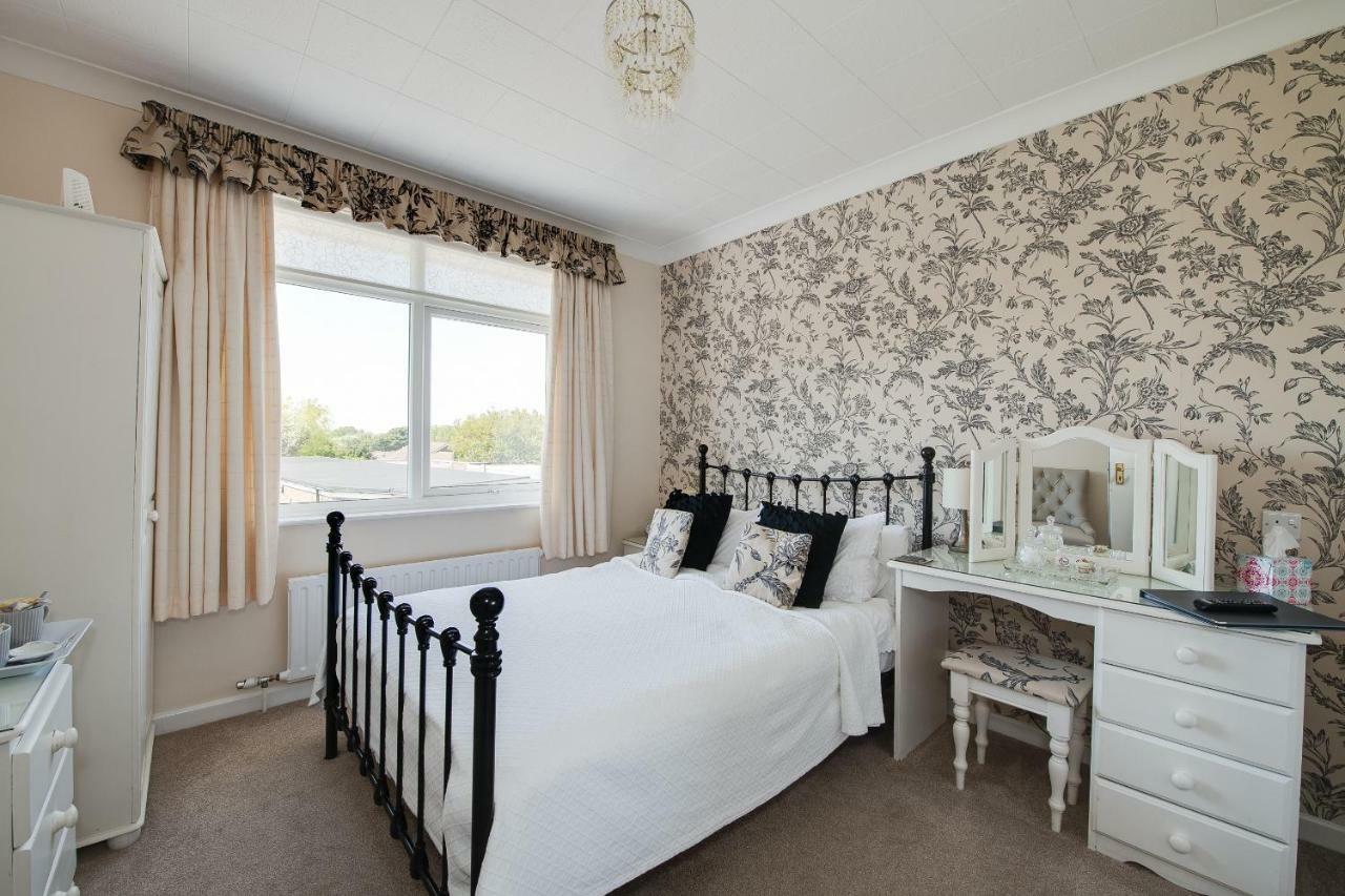 The Coast Yard B & B Chalet Hotel Selsey Exterior foto